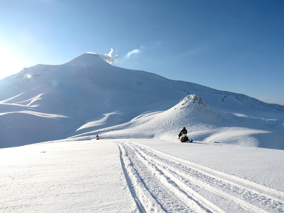 Winter  adventure on snow machines to the foot of  Kizimen volcano and Tumrokskiye  hot  springs  (5 days. 4 nights)