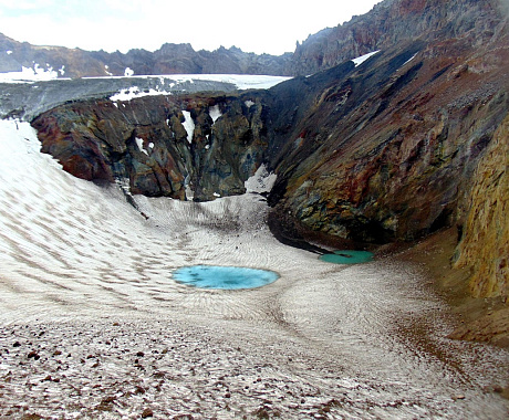 Ascending of the volcano Mutnovsky